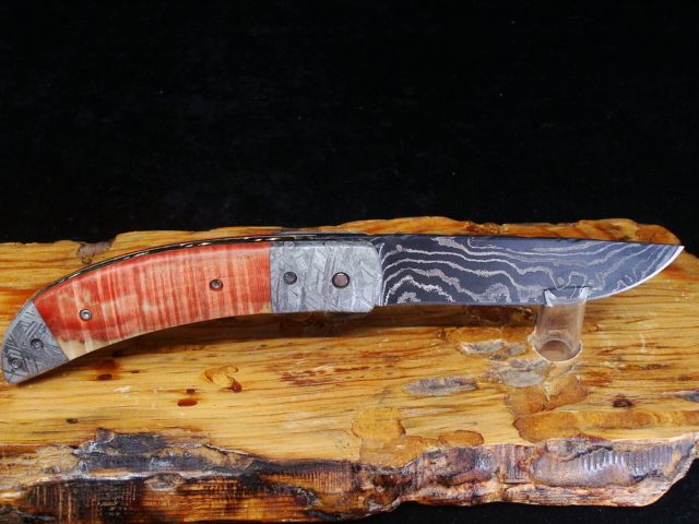 Damascus Meteorite Marsh Trapper with Flamed Elm